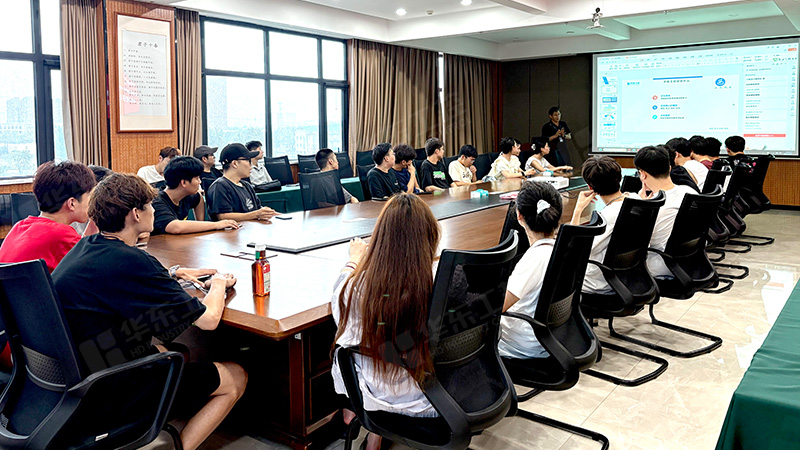 深化校企合作，華東工控迎來鄭州經(jīng)貿(mào)學(xué)院智慧制造學(xué)院學(xué)子實(shí)習(xí)